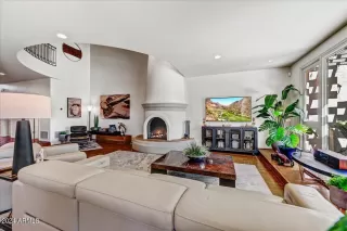 Photo #5: 6691244 Listing