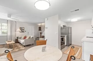 Photo #6: 6691487 Listing