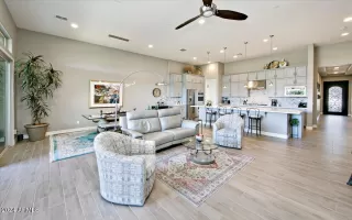 Photo #6: 6691605 Listing