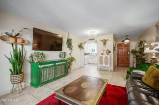 Photo #5: 6691701 Listing