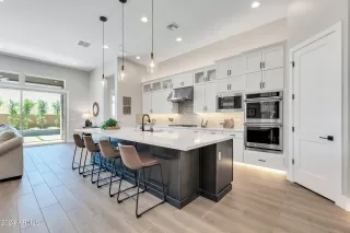 Photo #3: 6691934 Listing