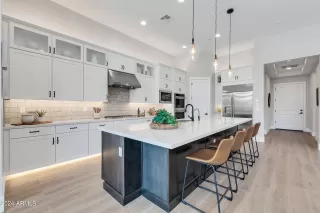 Photo #5: 6691934 Listing