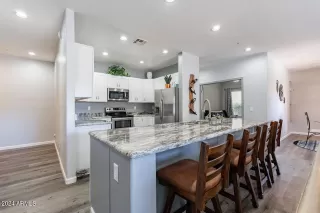 Photo #2: 6692422 Listing