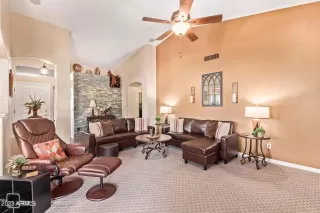 Photo #2: 6692572 Listing