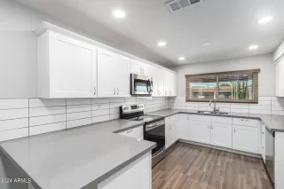 Photo #5: 6692991 Listing