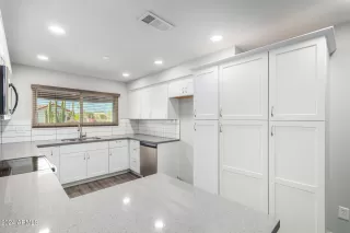 Photo #6: 6692991 Listing