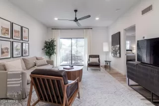 Photo #3: 6693325 Listing