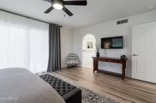 Photo #5: 6693325 Listing