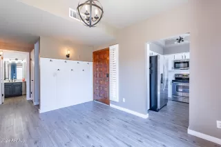 Photo #5: 6693392 Listing