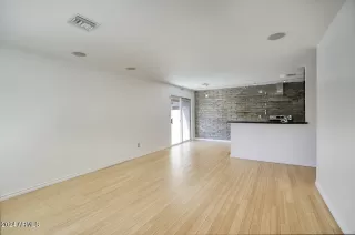 Photo #5: 6693448 Listing