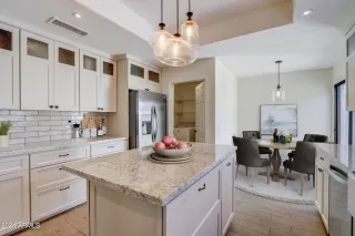 Photo #2: 6693610 Listing 