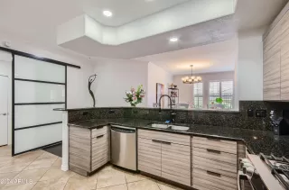 Photo #3: 6693750 Listing