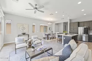 Photo #5: 6693806 Listing