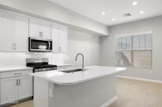 Photo #1: 6693807 Listing 