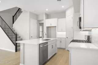 Photo #3: 6693807 Listing 