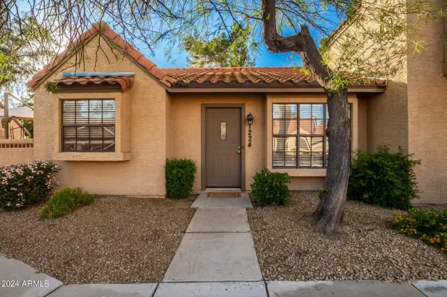 MLS: 6693838 Condo For Sale