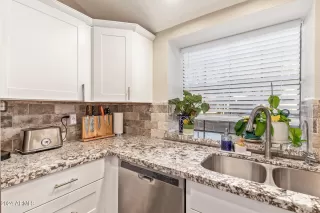 Photo #4: 6693838 Listing