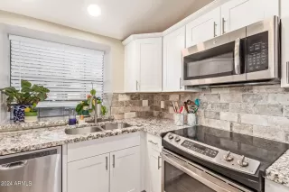 Photo #5: 6693838 Listing