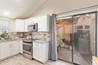 Photo #6: 6693838 Listing