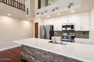 Photo #5: 6694141 Listing