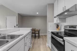 Photo #4: 6694499 Listing