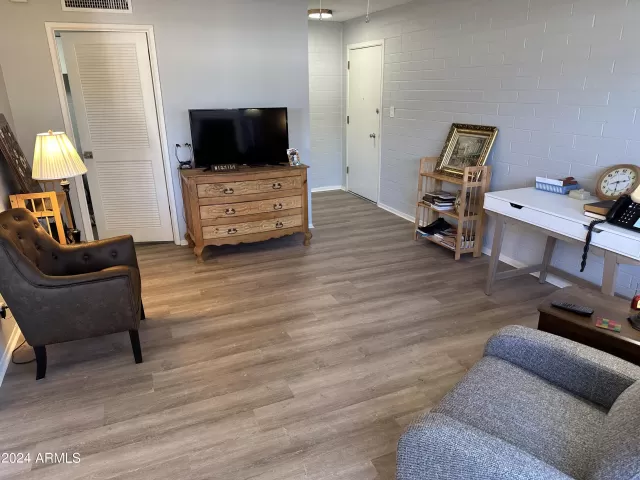 MLS: 6695112 Condo For Sale