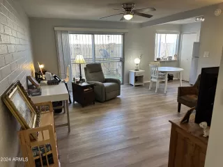 Photo #5: 6695112 Listing