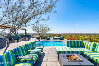 Photo #5: 6695174 Listing