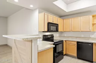 Photo #5: 6695585 Listing