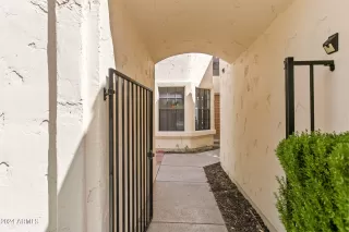 Photo #6: 6695844 Listing