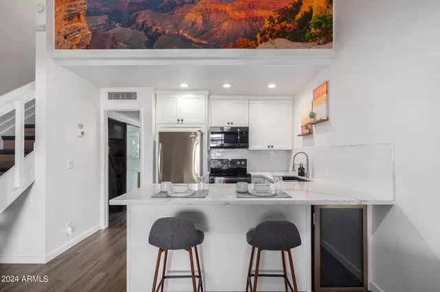 MLS: 6695965 Condo For Sale