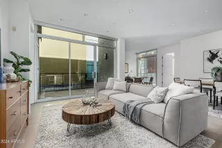 Photo #3: 6696138 Listing