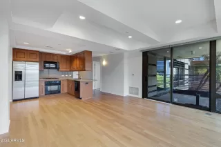 Photo #5: 6696219 Listing