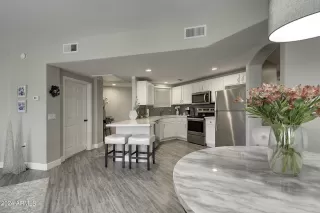 Photo #6: 6696499 Listing