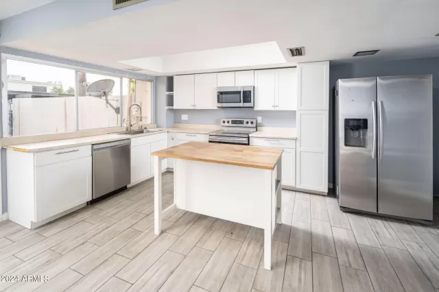 MLS: 6696763 Condo For Sale