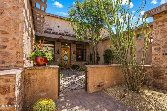 MLS: 6696862 Condo For Sale
