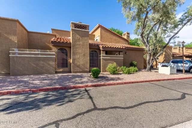 MLS: 6697319 Condo For Sale