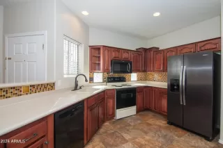 Photo #6: 6697402 Listing