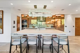 Photo #2: 6697911 Listing