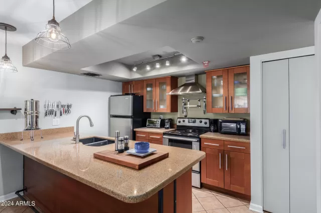 MLS: 6698137 Condo For Sale