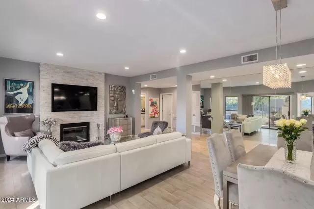 MLS: 6698161 Condo For Sale