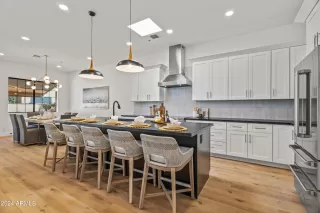 Photo #5: 6698402 Listing