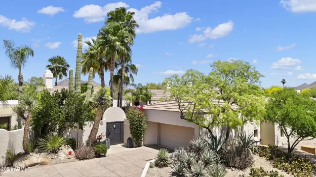 MLS: 6698929 Condo For Sale