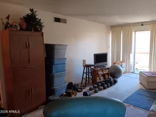 Photo #5: 6698945 Listing