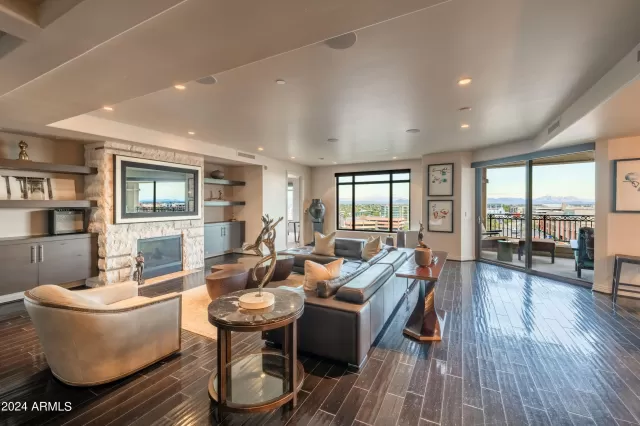 MLS: 6699072 Condo For Sale