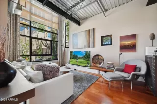 Photo #2: 6699115 Listing