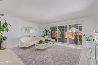 Photo #3: 6699187 Listing