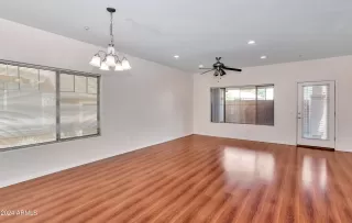 Photo #5: 6699332 Listing