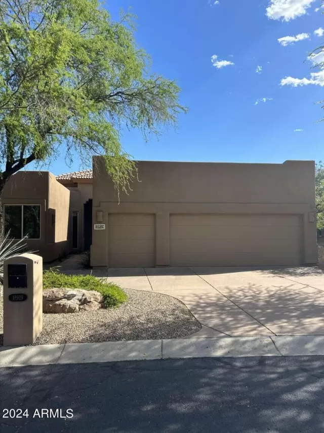 MLS: 6699348 Condo For Sale