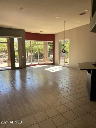 Photo #4: 6699348 Listing
